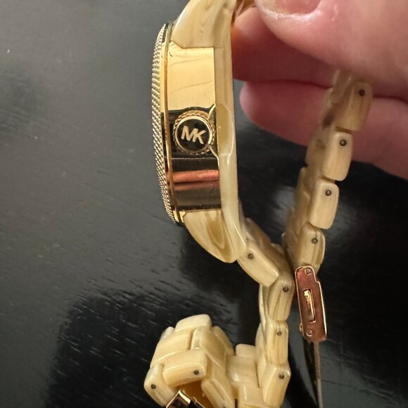 EUC Michael Kors Faux Horn Mother Of Pearl Dial Jet Set Watch Beige Gold Tone - Picture 4 of 4